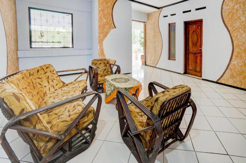 Oyo 3956 Hotel Palem 2 Syariah Маланг Екстер'єр фото