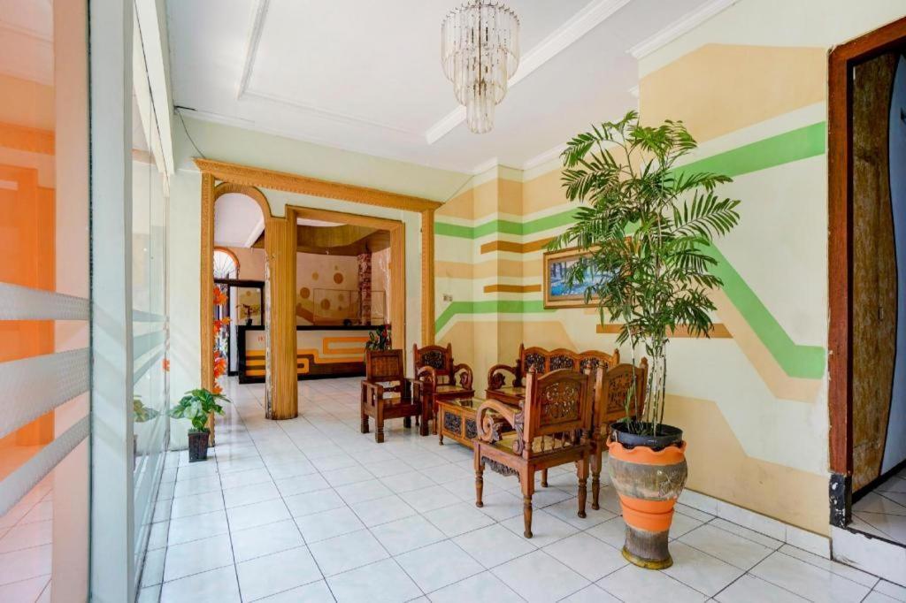Oyo 3956 Hotel Palem 2 Syariah Маланг Екстер'єр фото
