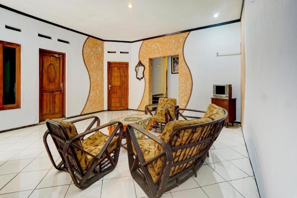 Oyo 3956 Hotel Palem 2 Syariah Маланг Екстер'єр фото